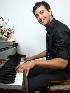 piano_lessons_child_teacher_0_m_004-300