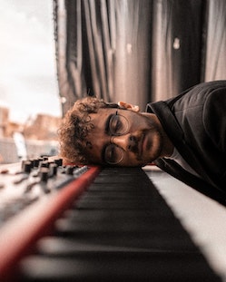 How To Play Piano By Ear - The Ultimate Guide | FreeJazzLessons.com