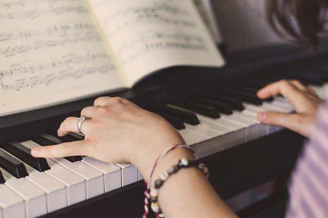 how to play piano by ear | Free Jazz Lessons